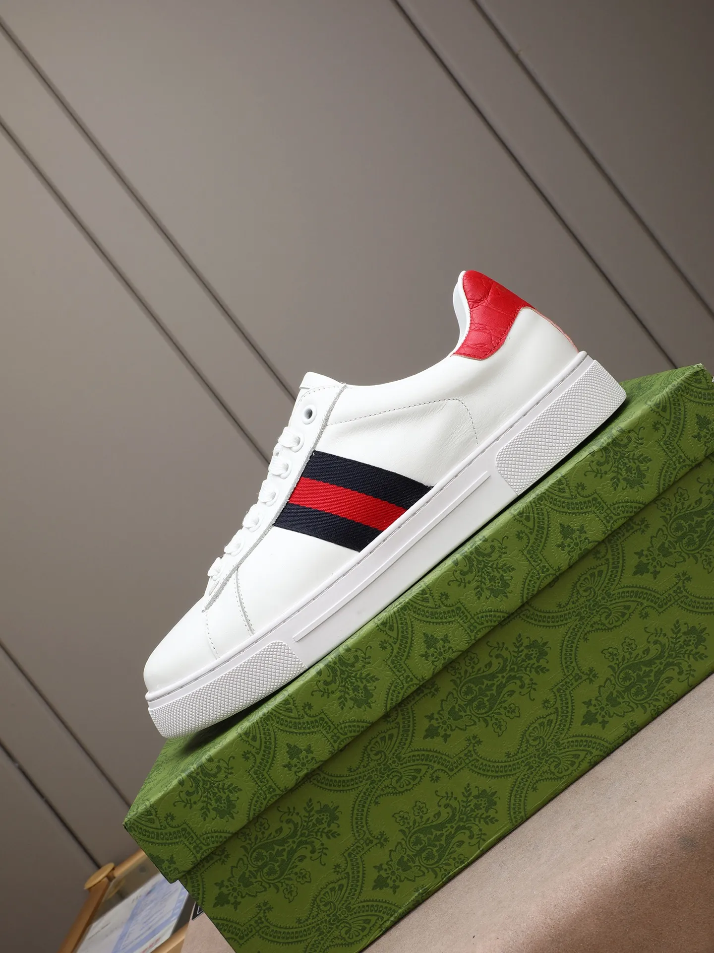 Men's shoes 💰400 [running volume version] GUGGI white shoe series! The fabric is made of imported cowhide➕Gucci special material➕sheep lining➕original rubber outsole, men's size 38-44 (45 can be customized)